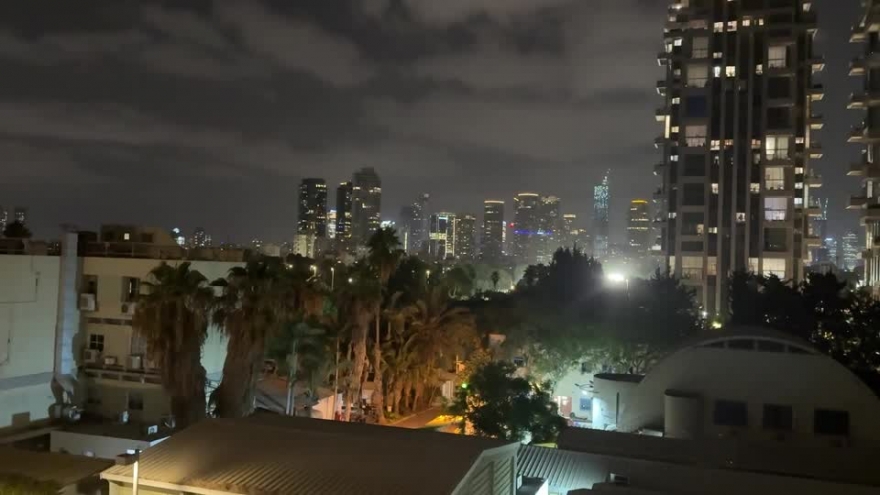 Houthi phóng tên lửa đạn đạo, người dân Israel phải xuống hầm trú ẩn