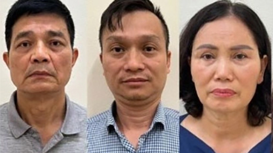 Sức khỏe người dân bị đánh đổi bởi hơn 10.000 giấy phép khống