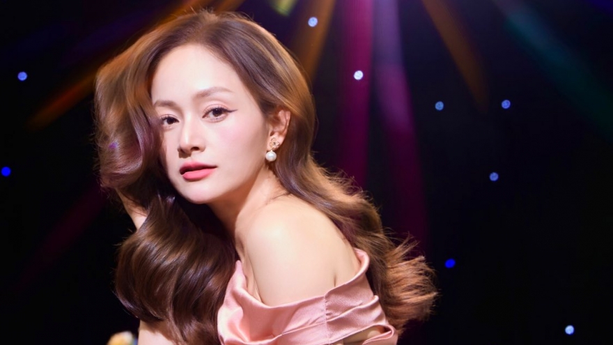 Sao Việt 26/7: Lan Phương trầm cảm trước ly thân chồng Tây