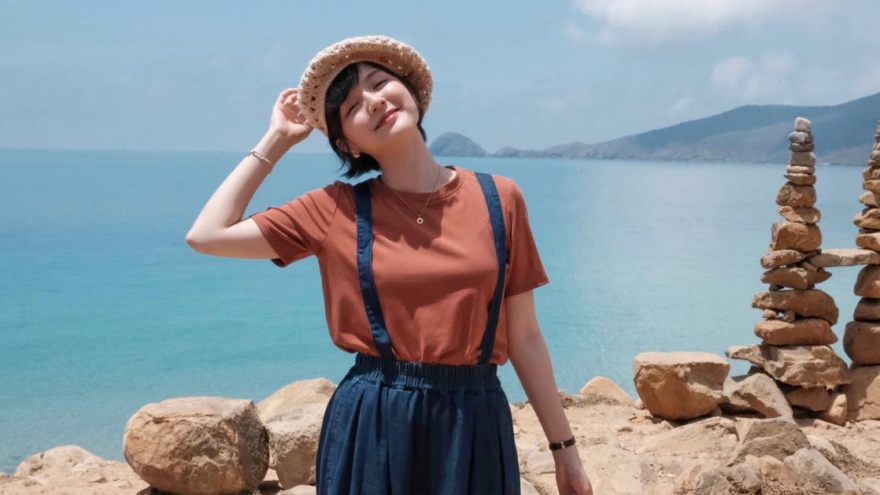 Thời trang đơn giản của Hải Tú - "Nàng thơ" của Sơn Tùng M-TP