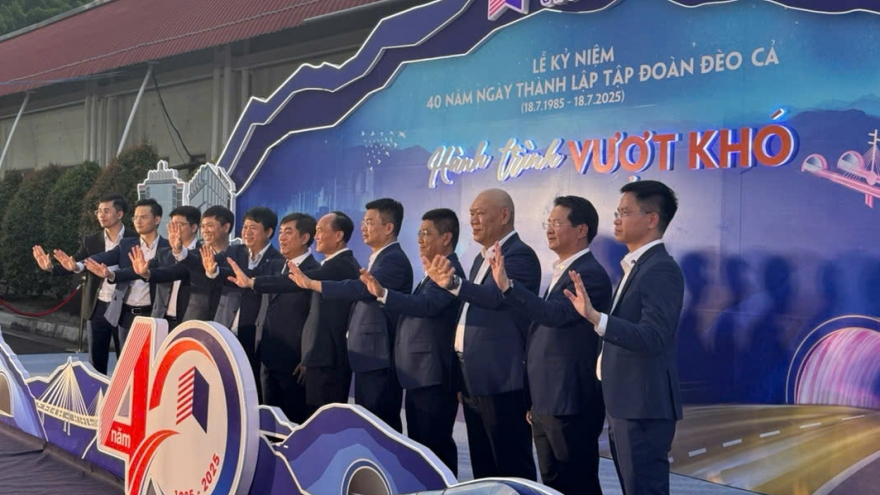 Đèo Cả viết câu chuyện 40 năm chinh phục những cung đường bằng âm nhạc