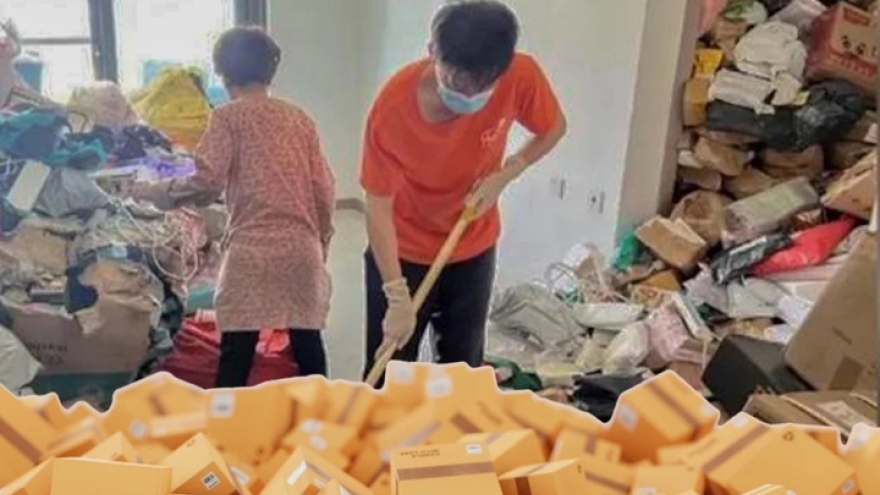 Bà lão U70 chi 7,2 tỷ đồng mua đồ online, thuê thêm một căn hộ trữ hàng chưa mở