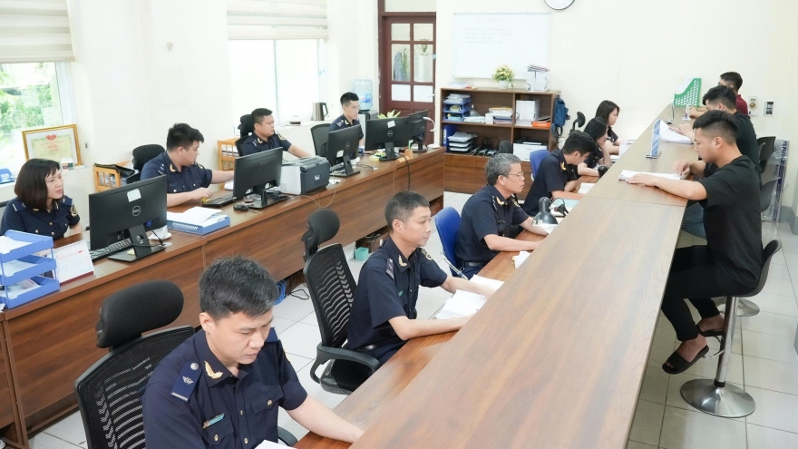 Giải quyết thủ tục hải quan cho 50.300 tờ khai trong ngày 1/7