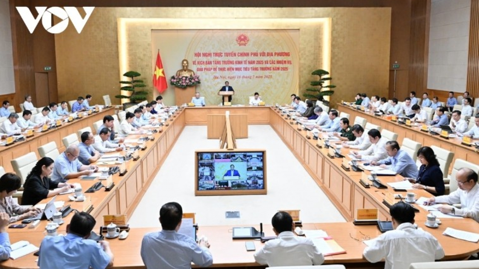 PM Chinh urges nationwide push to reach 8.3-8.5% economic growth in 2025