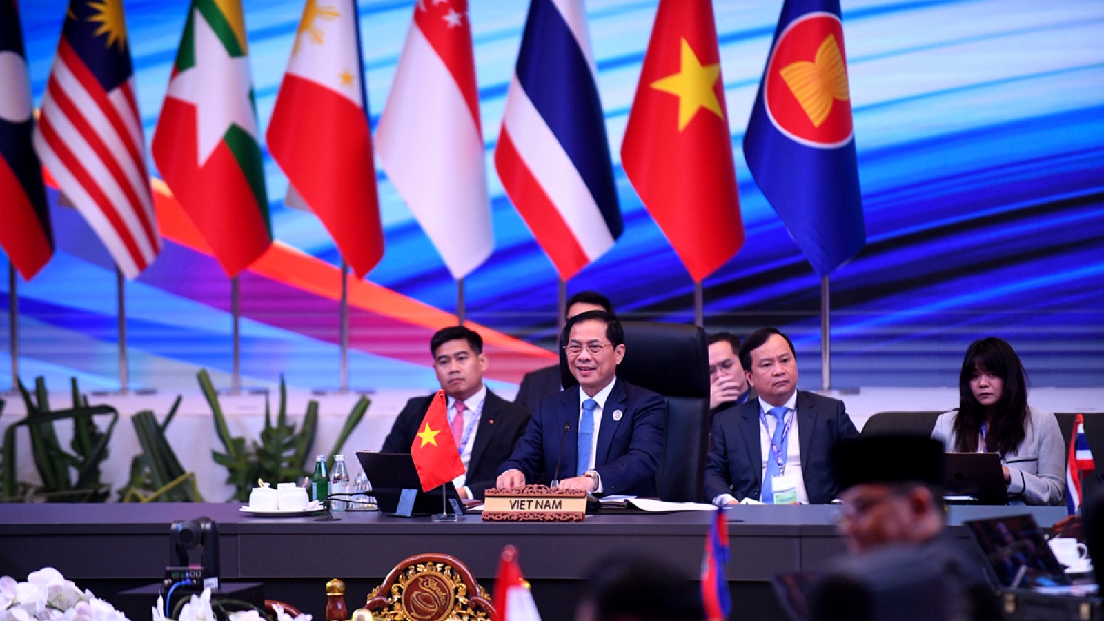 30 years on: Vietnam and ASEAN forge ahead with new horizons of cooperation