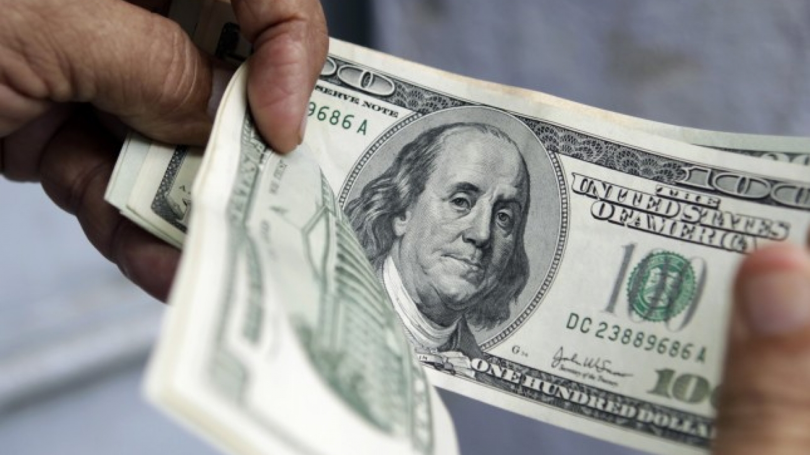 Tỷ giá USD hôm nay 14/8: Tỷ giá trung tâm giảm xuống còn 25.240 đồng/USD
