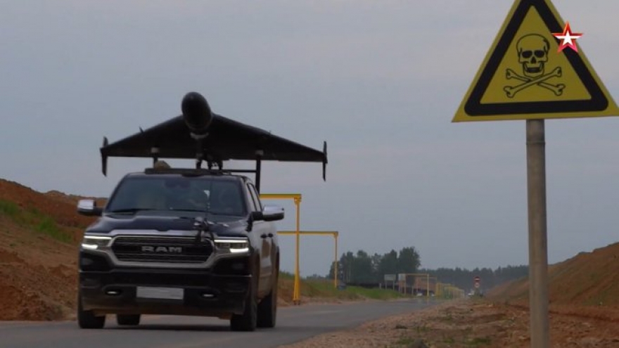 Nghi vấn Nga dùng xe bán tải Mỹ làm bệ phóng di động cho UAV Geran-2
