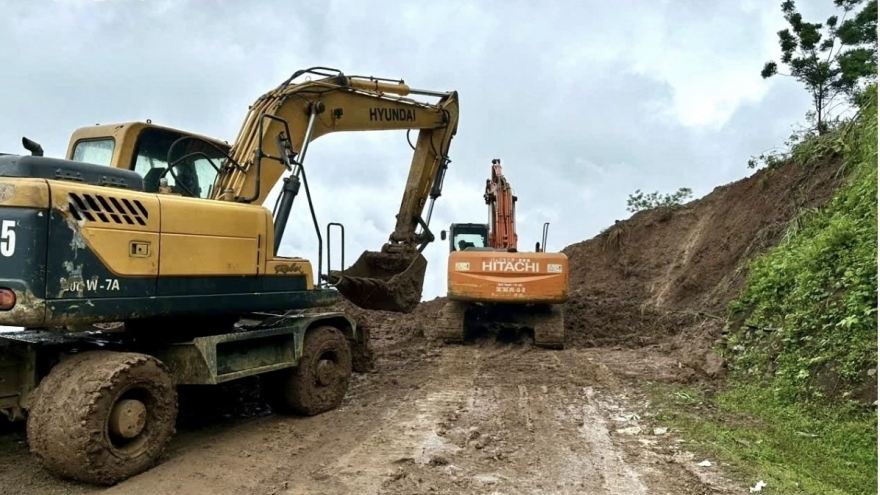 Sơn La sẵn sàng máy móc, nhân lực đảm bảo giao thông tại các vị trí xung yếu