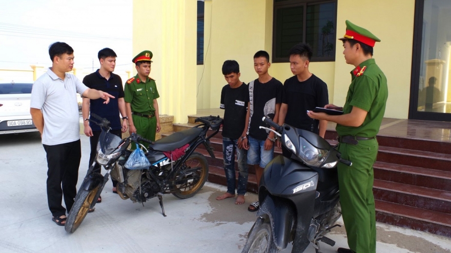 Ninh Bình: Bắt giữ nhóm thiếu niên gây ra 5 vụ cướp giật điện thoại