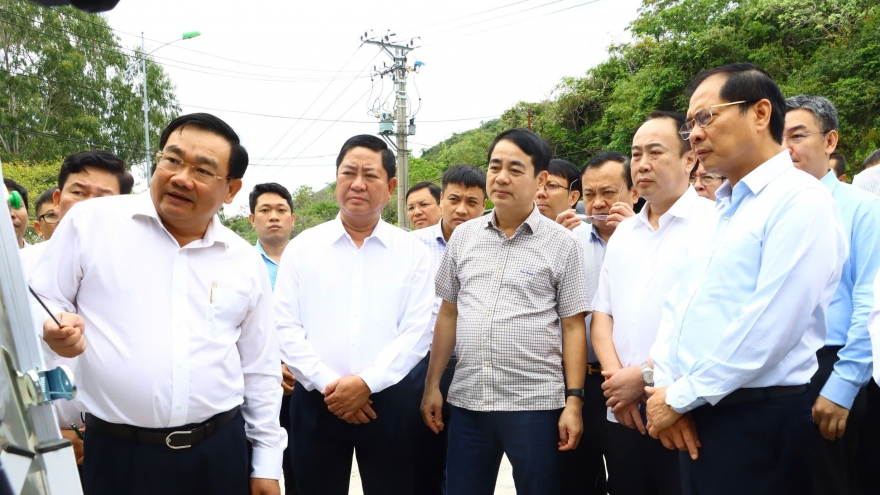 Phó Thủ tướng kiểm tra thực địa nơi triển khai nhà máy điện hạt nhân