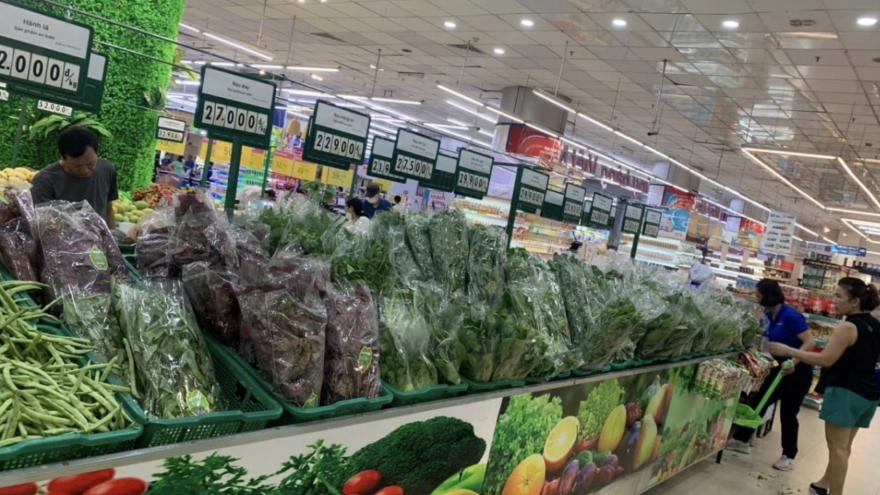 HCM City retailers dispatch goods to support northern storm response