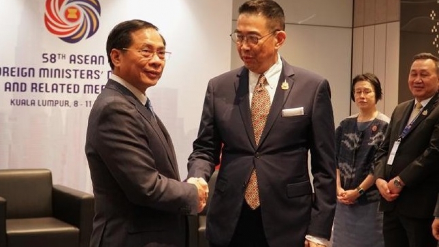Deputy PM, FM meets with Thai, Lao, Cambodian foreign ministers on AMM 58 sideline