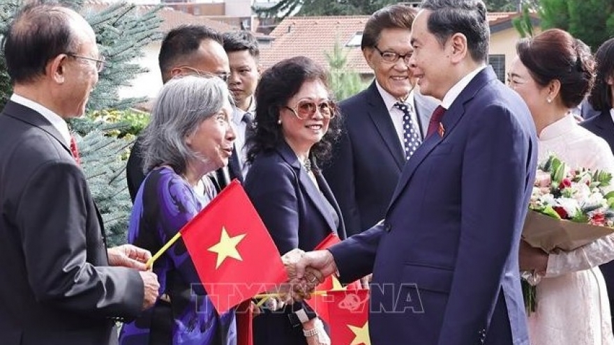 NA Chairman meets Vietnamese Community in Switzerland