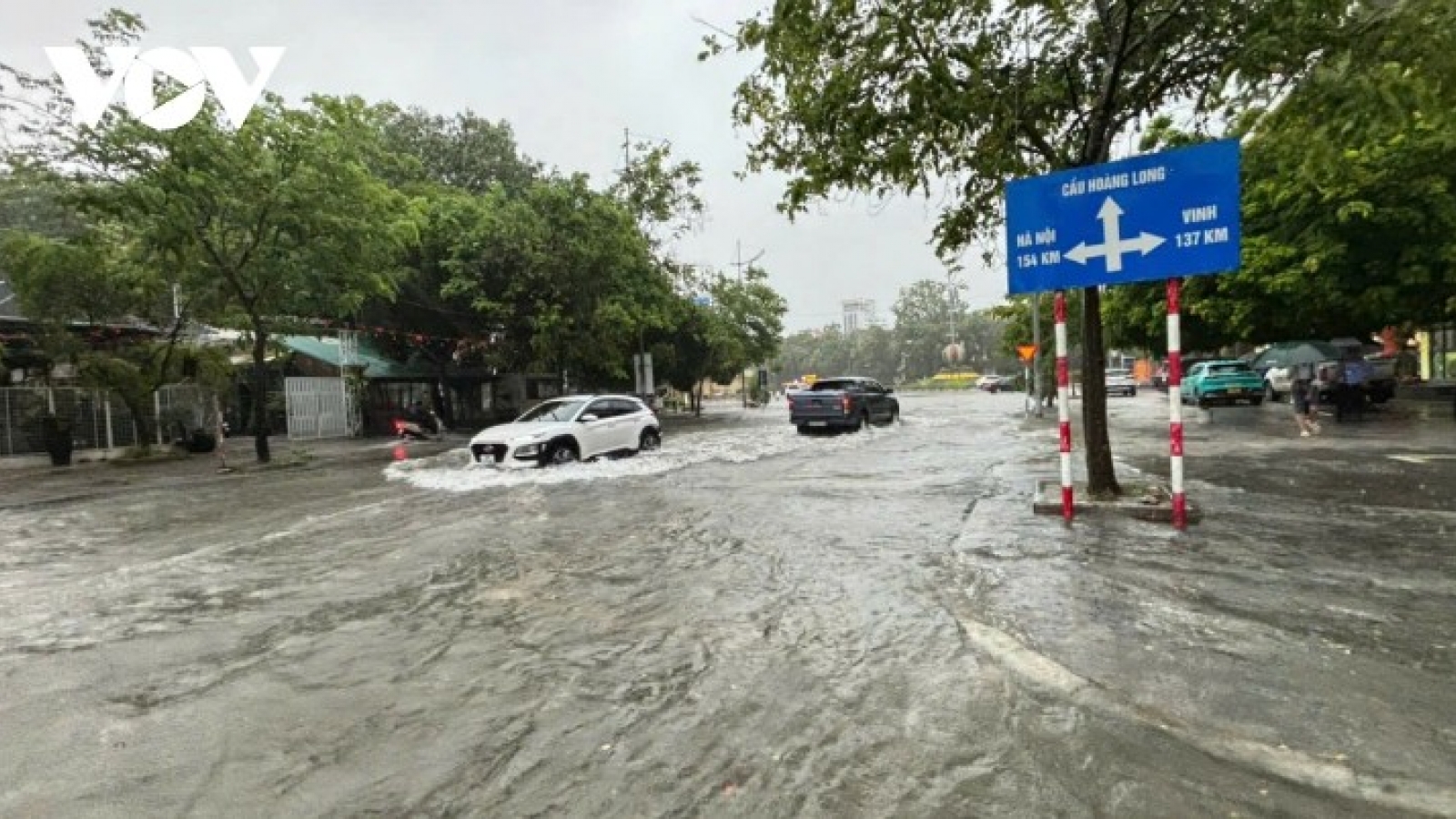 Typhoon Wipha nears northern coast between Hai Phong and Ninh Binh