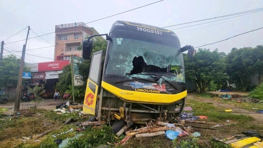 PM requests addressing aftermath of Ha Tinh tragic bus accident