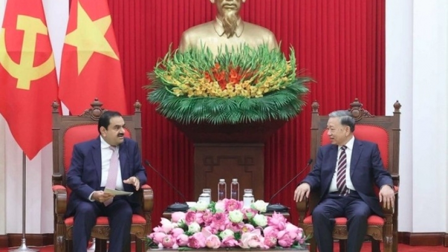 Party leader welcomes Adani Group’s long-term investment plan in Vietnam