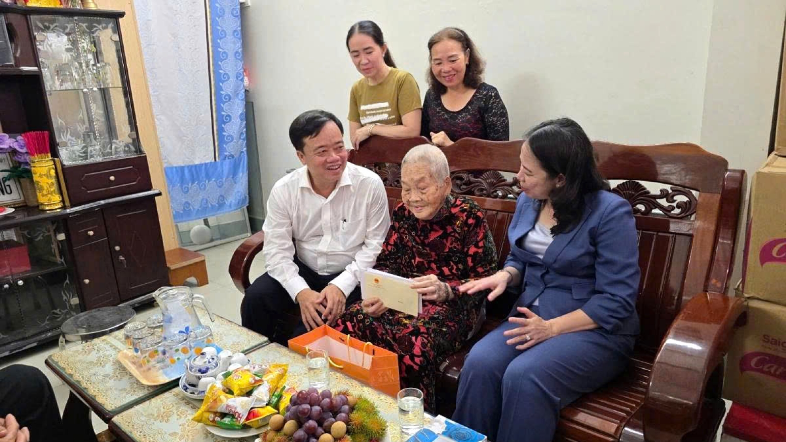 Leaders honour social policy beneficiaries on War Invalids and Martyrs Day