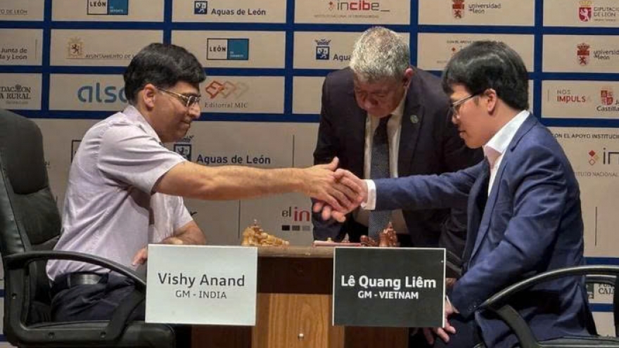 GM Le Quang Liem beats chess legend Anand, winning Leon Masters title