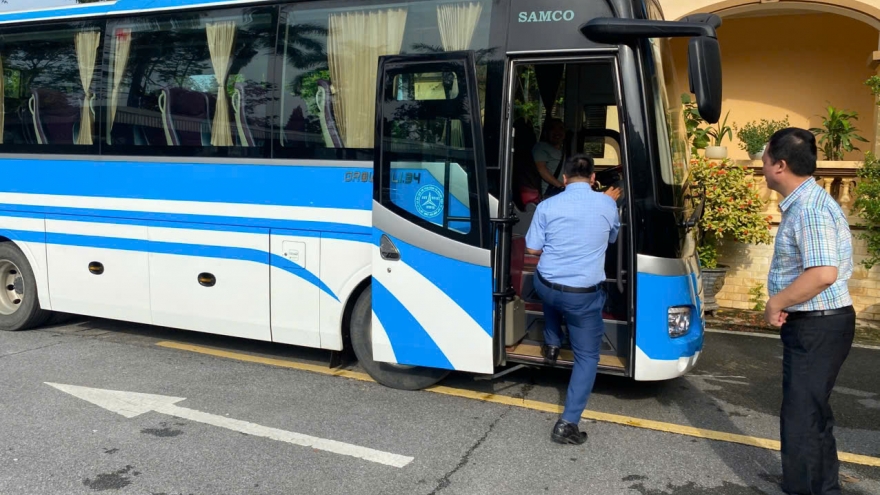 Hưng Yên: Cán bộ dậy sớm, di chuyển hàng chục km mỗi ngày để làm việc