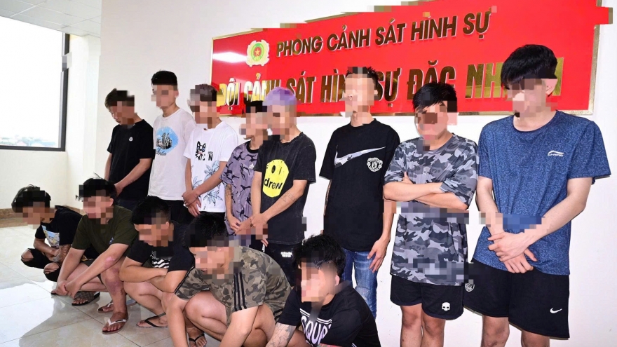 Tạm giữ nhóm đối tượng mang kiếm, gây rối trật tự công cộng