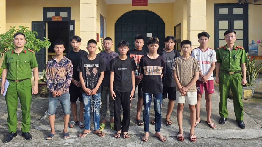 Tạm giữ hình sự 10 đối tượng gây rối trật tự công cộng tại Thanh Hóa
