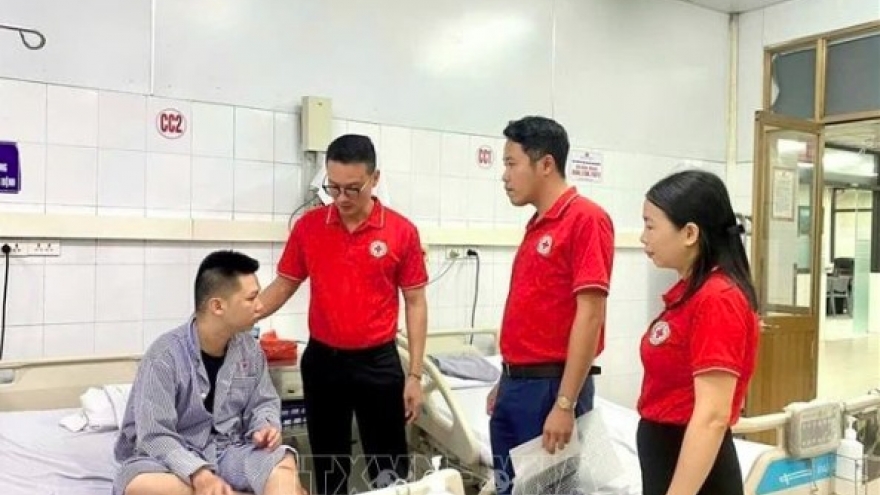 Swift aids for victims of Ha Long Bay tourist boat tragedy
