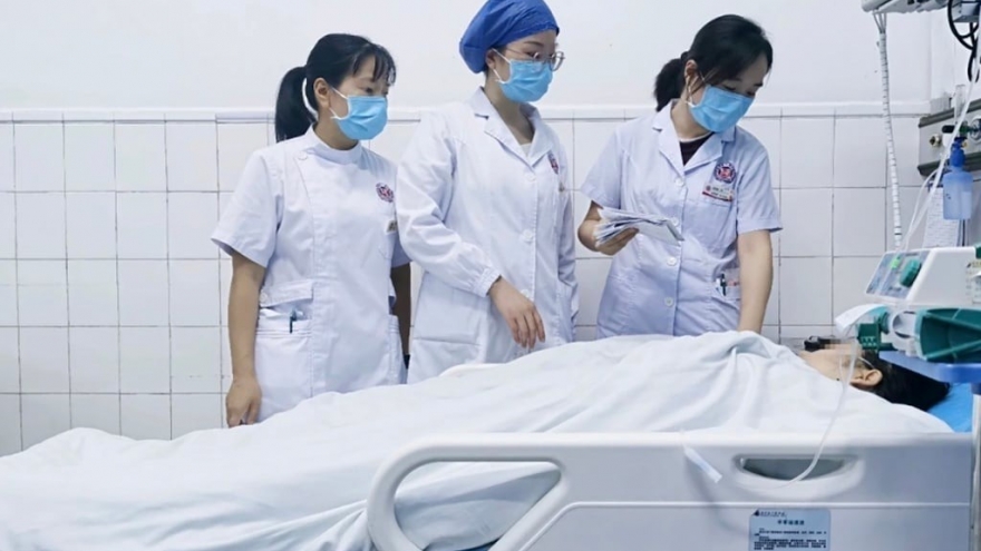 Nữ sinh nguy kịch vì chỉ ăn rau xanh, thuốc nhuận tràng suốt 2 tuần để giảm cân