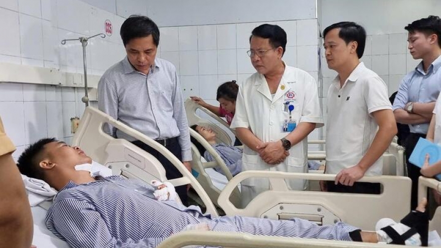 Nạn nhân kể phút sinh tử khi tàu lật trên vịnh Hạ Long, cố lặn vào cứu người nhưng bất thành