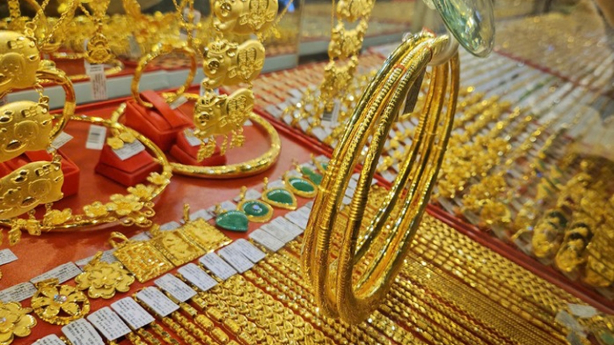Mua bán vàng từ 20 triệu đồng trong ngày phải chuyển khoản