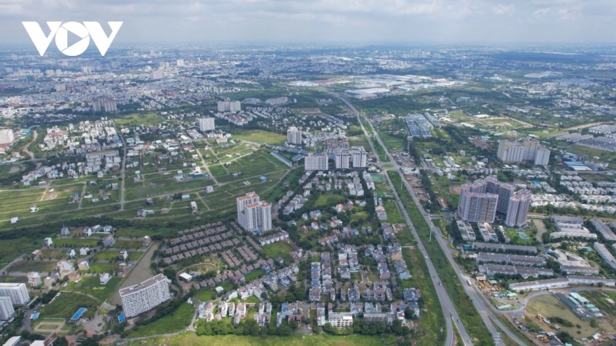 Siết tín dụng để giảm rủi ro cho thị trường bất động sản