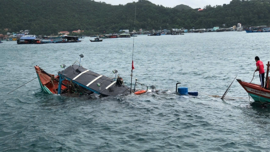 Cứu hộ thành công 2 tàu cá bị chìm ở Đặc khu Kiên Hải