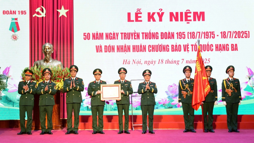 Đoàn 195 đón nhận Huân chương Bảo vệ Tổ quốc hạng Ba