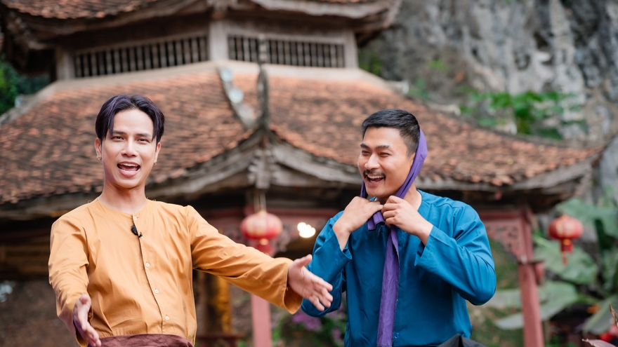 Khán giả vỗ tay không ngớt khi Duy Hưng – Trung Ruồi hát xẩm cùng các con