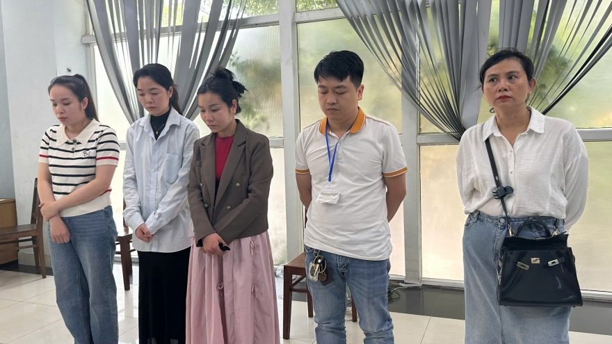 Lập phòng khám rồi thuê bác sĩ giả vẽ bệnh "moi" tiền bệnh nhân
