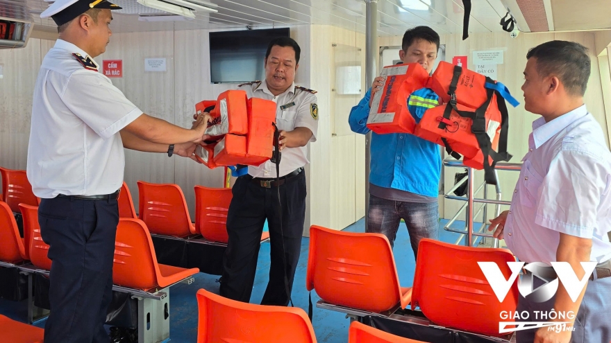 TP.HCM tăng cường kiểm tra an toàn giao thông đường thủy mùa mưa bão