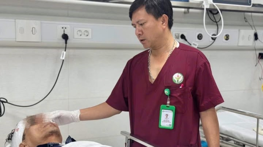 Người đàn ông 58 tuổi nguy kịch sau tai nạn kinh hoàng trên phố Khâm Thiên