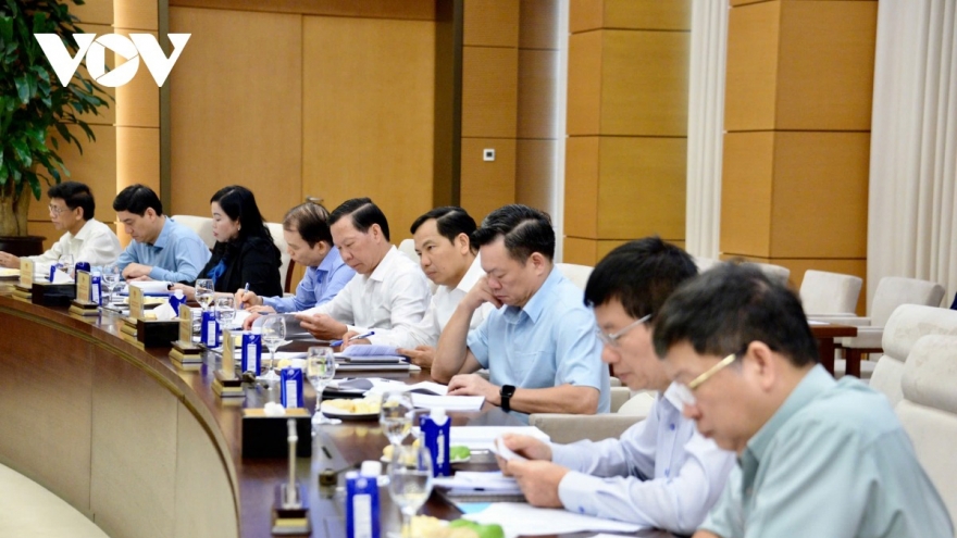 Đề xuất tăng mức phụ cấp phục vụ với bộ trưởng, bí thư tỉnh uỷ, cấp tướng