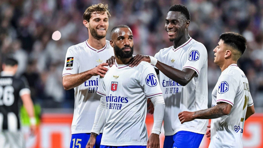 CLB Lyon "thoát hiểm" ngoạn mục trở lại Ligue 1