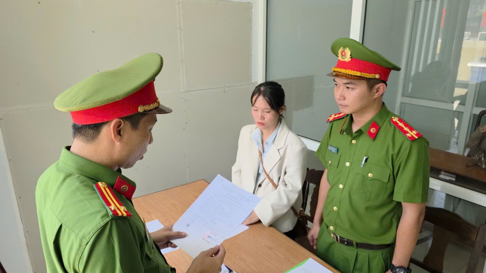 Khởi tố nhân viên ngân hàng làm giả giấy tờ, lừa đảo chiếm đoạt tài sản