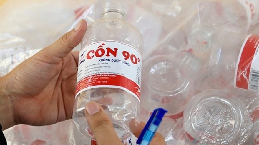 Triệt phá đường dây sản xuất, buôn bán cồn y tế giả quy mô lớn