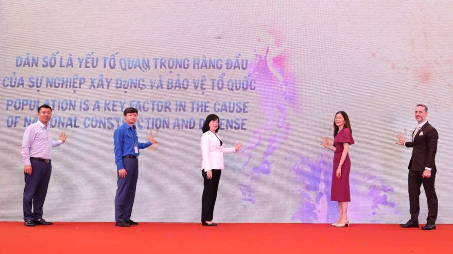 Đề xuất hỗ trợ tiền mặt, nghỉ thai sản trong Luật Dân số mới