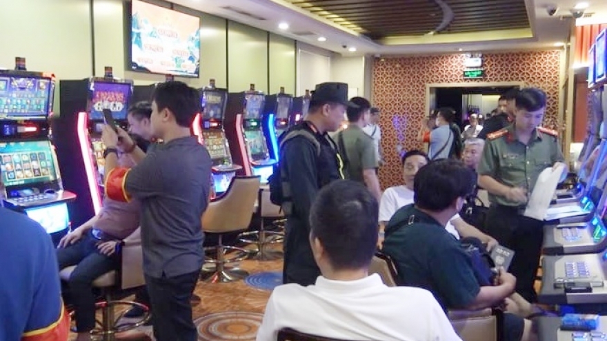 Nóng 24h: Lộ diện nam ca sĩ đánh bạc 4,3 triệu USD trong vụ án King Club