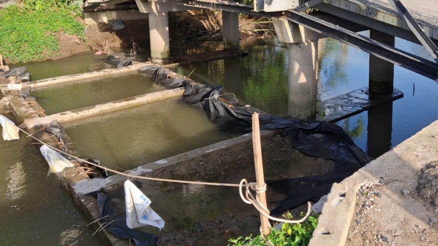 Đập tràn chặn ngang rạch gây cản trở lưu thông ở Cần Thơ được tháo dỡ