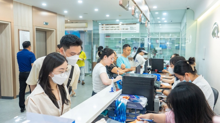 Thay đổi tầm nhìn, thoát cận cùng BV Mắt Quốc tế DND trước thềm giảng đường ĐH