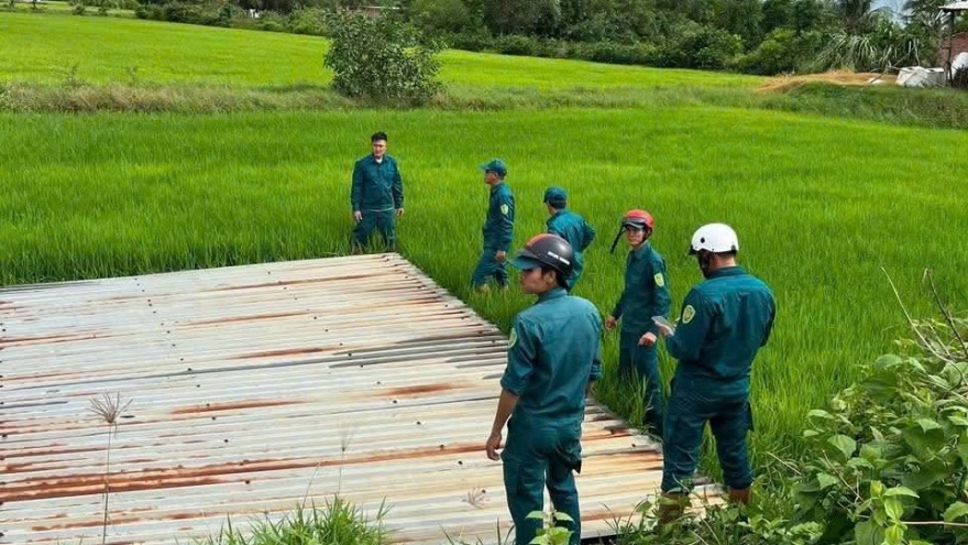 Giông lốc kinh hoàng gây thiệt hại nặng ở Tây Ninh và Cà Mau