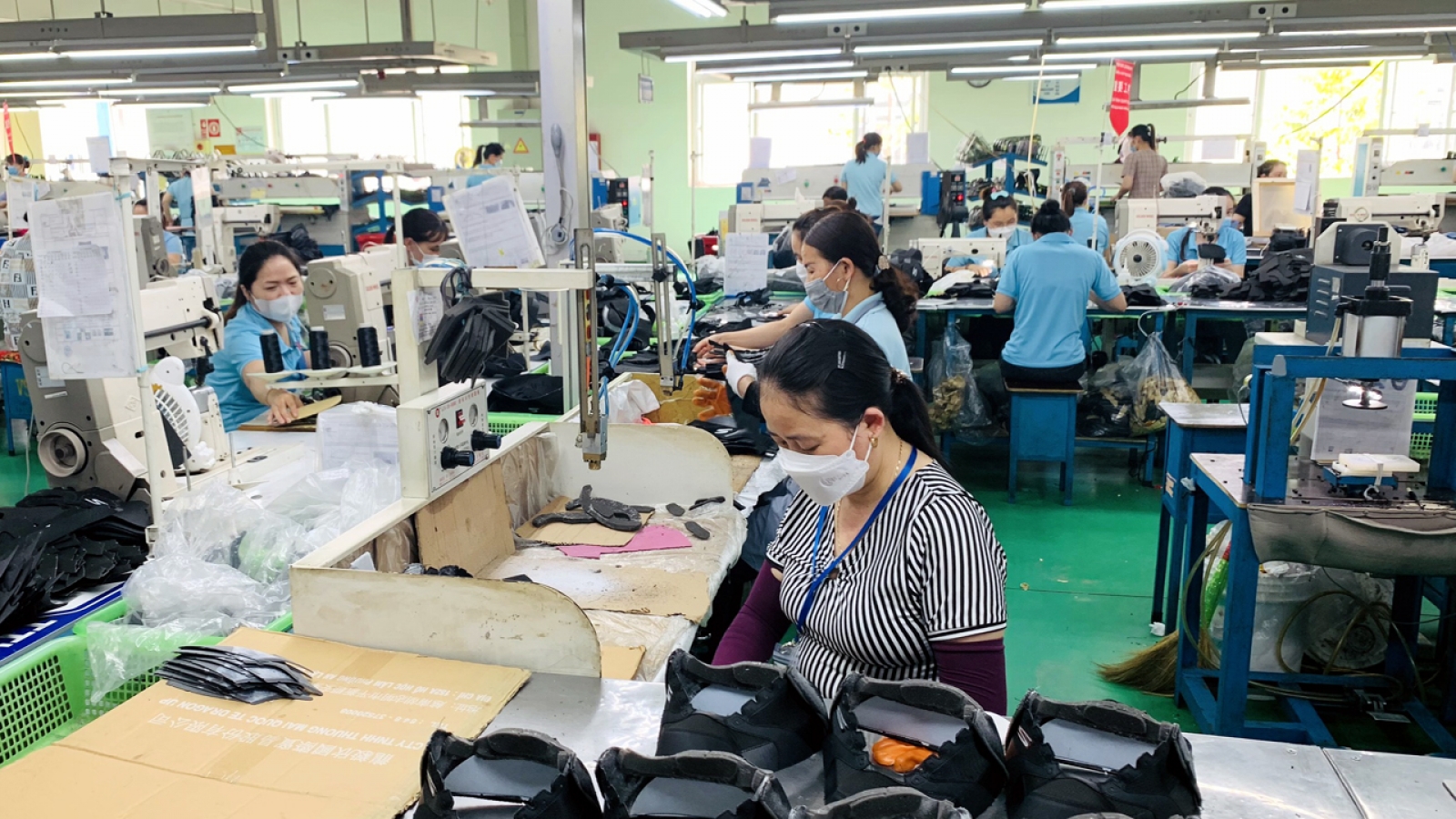 Phát triển công nghiệp: Phục vụ trong nước là nền tảng, xuất khẩu là động lực