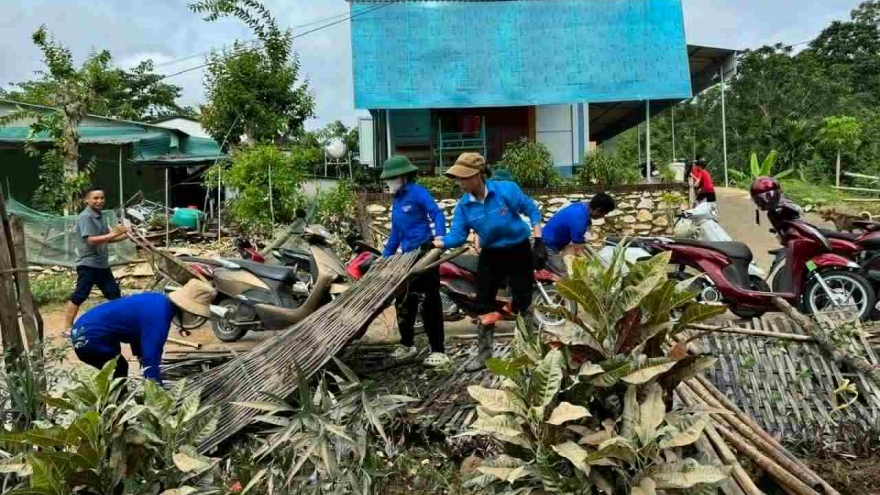 1.300 thanh niên tình nguyện Nghệ An giúp dân khắc phục hậu quả do mưa lũ