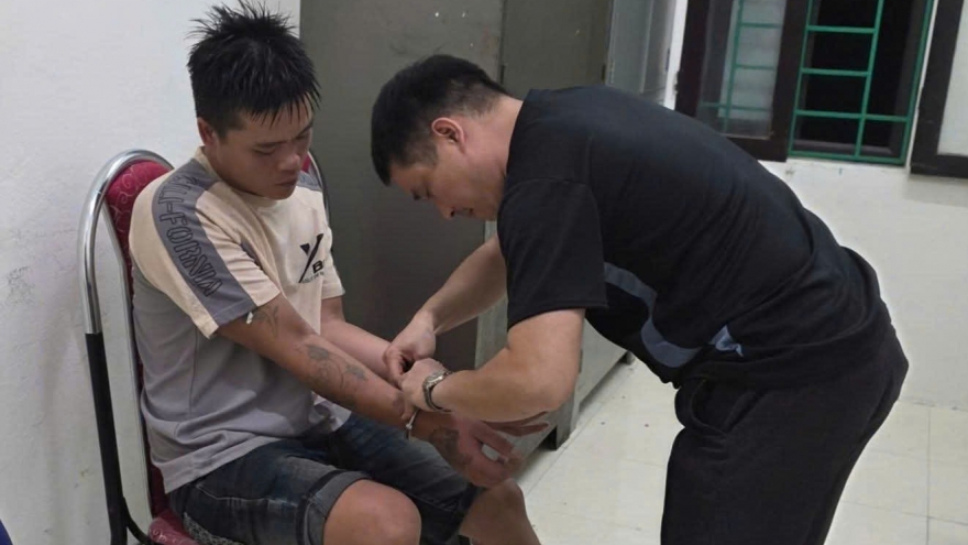 Chặn đường, bôi ớt vào mắt nạn nhân để cướp tài sản