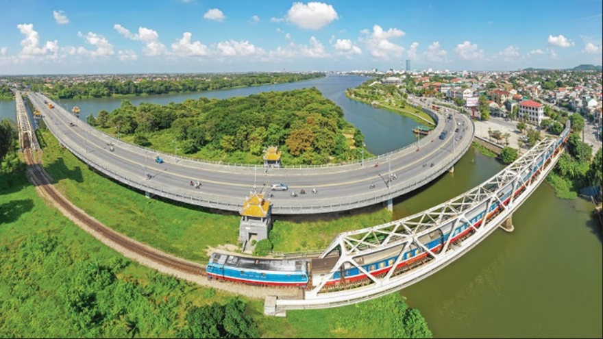 Xu thế giảm chi phí, tăng trải nghiệm khiến vé tàu hỏa “nóng” mùa du lịch hè 2025