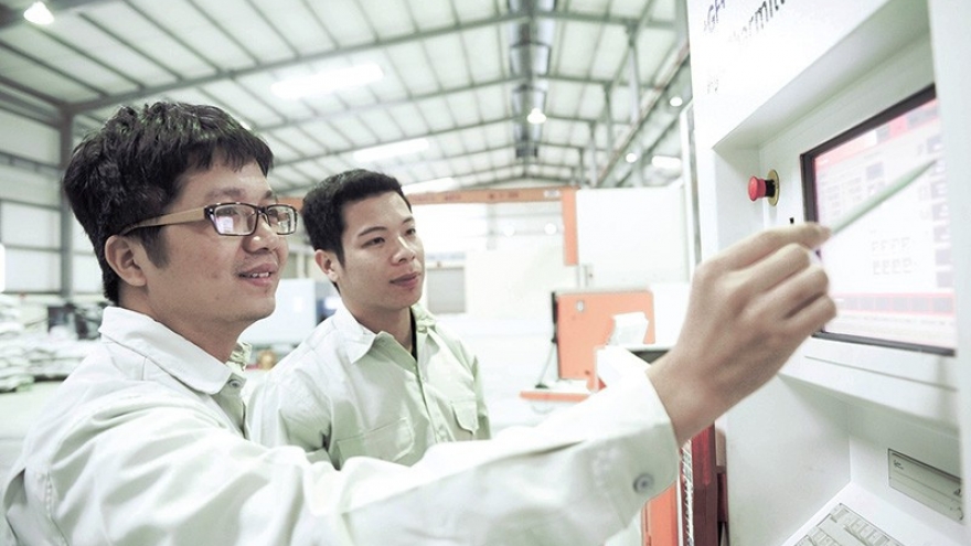 “Out-of-the-box” mechanisms needed to attract technology talents: insiders